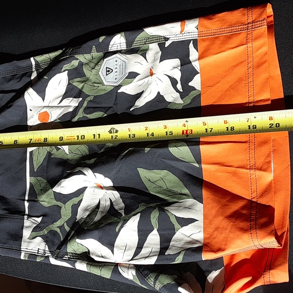 VISSLA men's board/swim shorts - Picture 8 of 10